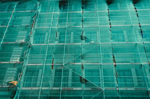 What Australian Standards Apply to Scaffold Mesh Installation?